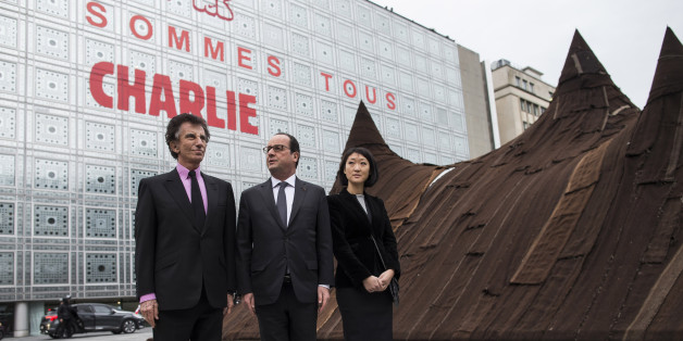 Francois Hollande, au centre, en compagnie de Fleur Pellerin, ministre de la Culture et Jack Lang