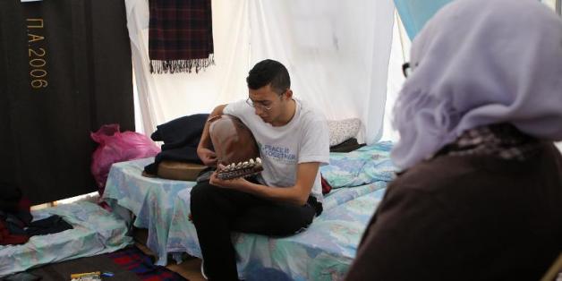 Des réfugiés syriens dans une tente, le 20 janvier 2015 à Kokkinotrimithia à Chypre