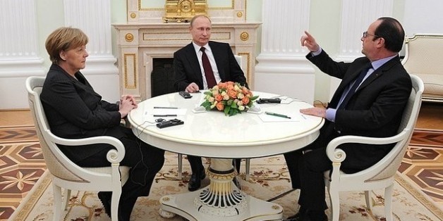 MOSCOW, RUSSIA - FEBRUARY 06: French President Francois Hollande (R) and German Chancellor Angela Merkel (L) meet with Russian President Vladimir Putin (C) to discuss the Ukrainian situation in Moscow, Russia on February 06, 2015. (Photo by Kremlin Press Office /Anadolu Agency/Getty Images)
