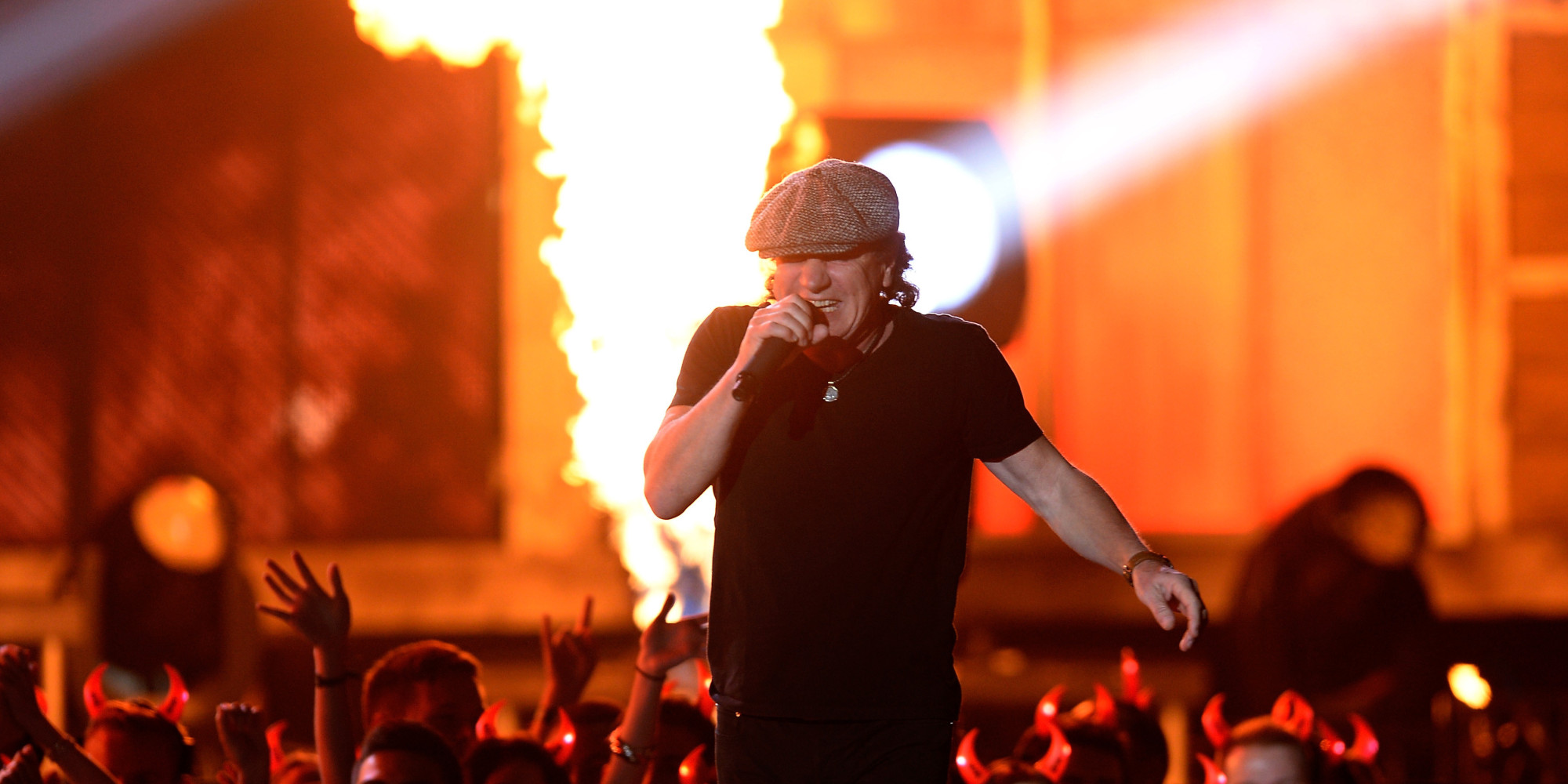 Ел шоу. Grammy 2015 ACDC. AC DC клип с рожками.