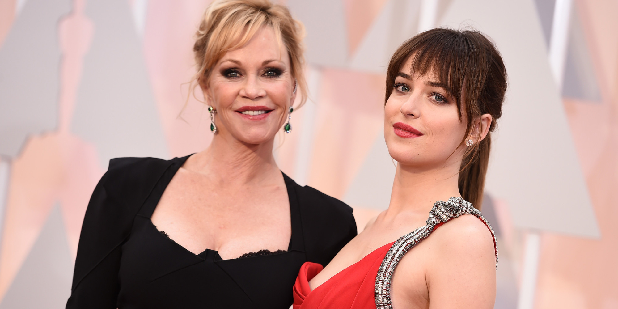 Melanie Griffith And Dakota Johnson Make A Gorgeous Mother Daughter Duo At The Oscars Huffpost 