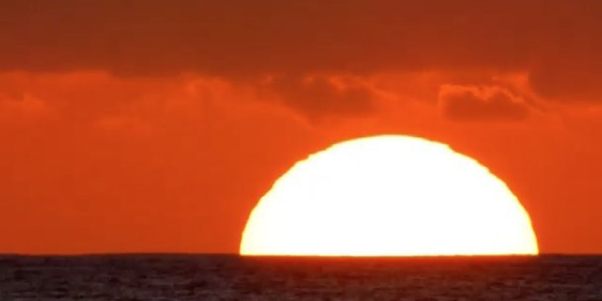Videographer Captures Elusive Green Flash At Sunset On Hawaii's North