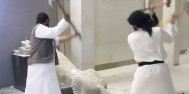 Des jihadistes de l'État islamique saccagent des sculptures millénaires