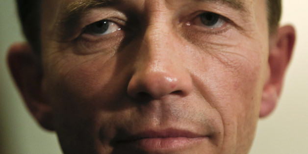 Parteimitglieder sagen, dass Bernd Lucke ohne jede Empathie sein Macht sichere