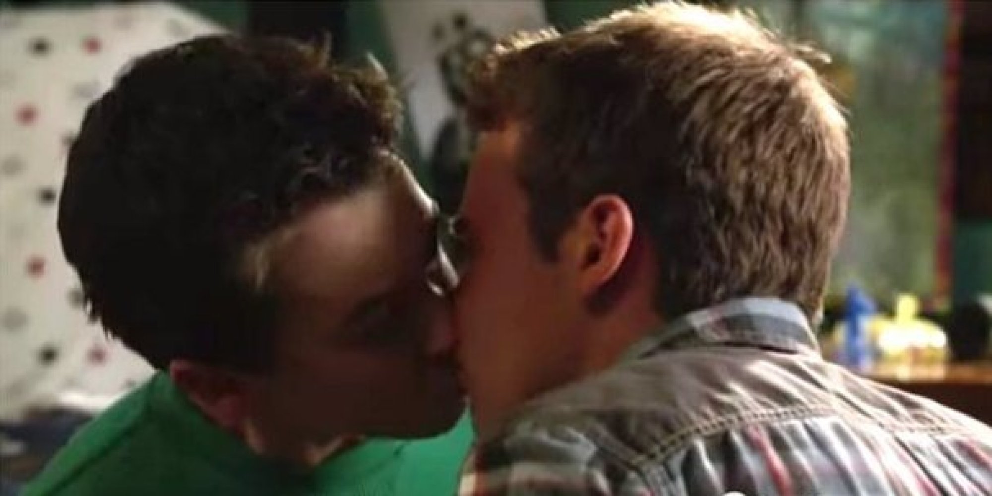 Theres Controversy Over That Gay Teen Kiss On The Fosters Huffpost