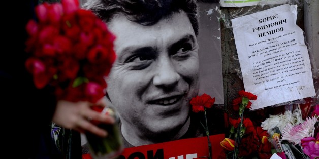 MOSCOW, RUSSIA - MARCH 10: People continue to place flowers at the bridge, where Boris Nemtsov killed and next to Kremlin, all day long on March 10, 2015 in Moscow, Russia. Russian opposition leader Boris Nemtsov was shot dead in central Moscow on 27th of February 2015. (Photo by Sefa Karacan/Anadolu Agency/Getty Images)