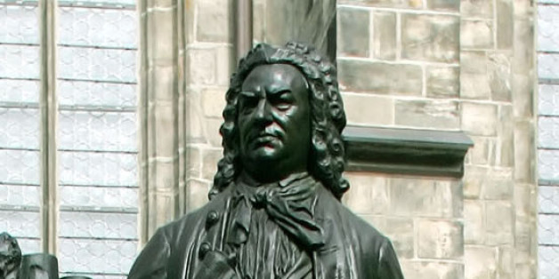 Eine Frau steht vor dem Bach-Denkmal an der Thomaskirche in Leipzig am Montag, 21. Maerz 2005. Der einstige Thomaskantor (1723 bis 1759) wurde vor 320 Jahren am 21. Maerz 1685 geboren. (AP Photo/Eckehard Schulz) ---A woman stands in front of the Bach monument next to the Thomas church in Leipzig, eastern Germany, Monday, March 21, 2005. The former conductor and Thomas cantor was born 320 years ago on March 21, 1685. (AP Photo/Eckehard Schulz)