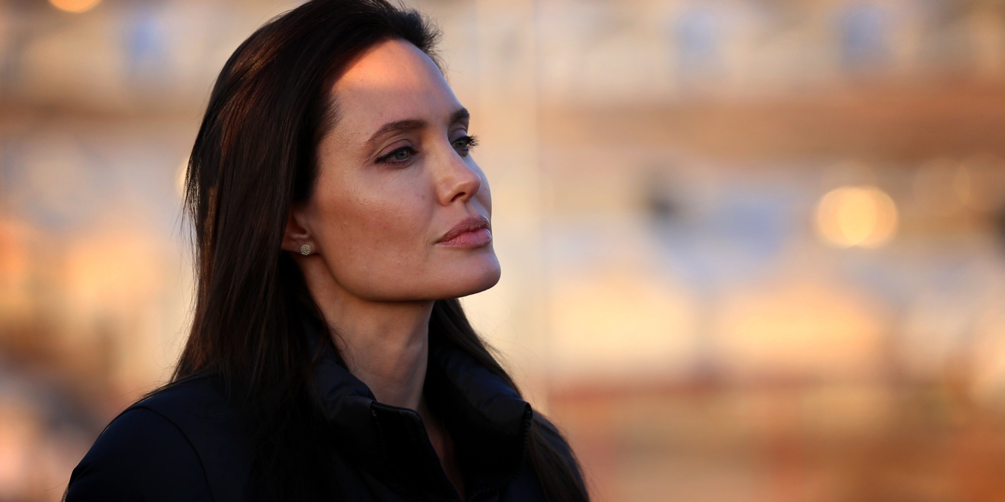 Angelina Jolie Undergoes Surgery To Remove Ovaries Fallopian Tubes To