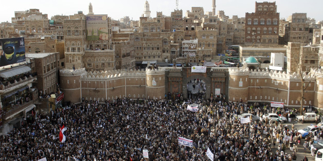 Shiite rebels known as Houthis gather to protest against Saudi-led airstrikes, during a rally in Sanaa, Yemen, Wednesday, April 1, 2015. Saudi-led coalition warplanes bombed Shiite rebel positions in both north and south Yemen early Wednesday, setting off explosions and drawing return fire from anti-aircraft guns. (AP Photo/Hani Mohammed)