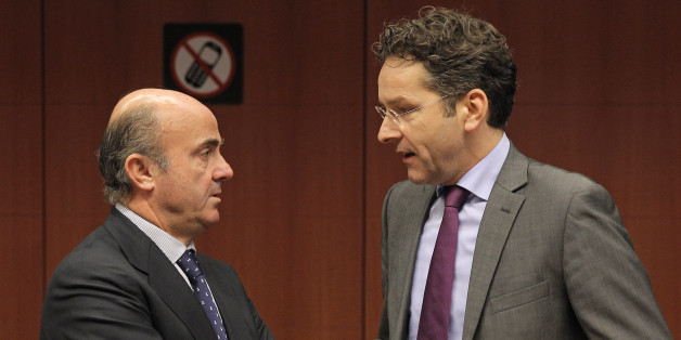 Dutch Finance Minister and Chairman of the Eurogroup Jeroen Dijsselbloem, right, talks with Spanish Economy Minister Luis de Guindos Jurado before the start of the Eurogroup meeting, at the European Council building in Brussels, Monday, Dec. 9, 2013. Finance ministers from the 17 eurozone countries try to agree on setting up a fund to pay for bank rescues in Europe. (AP Photo/Yves Logghe)