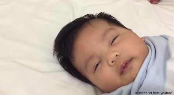 Come far dormire un bambino in 40 secondi? vi basterà un fazzoletto ... Sognare di avere una bambina neonata