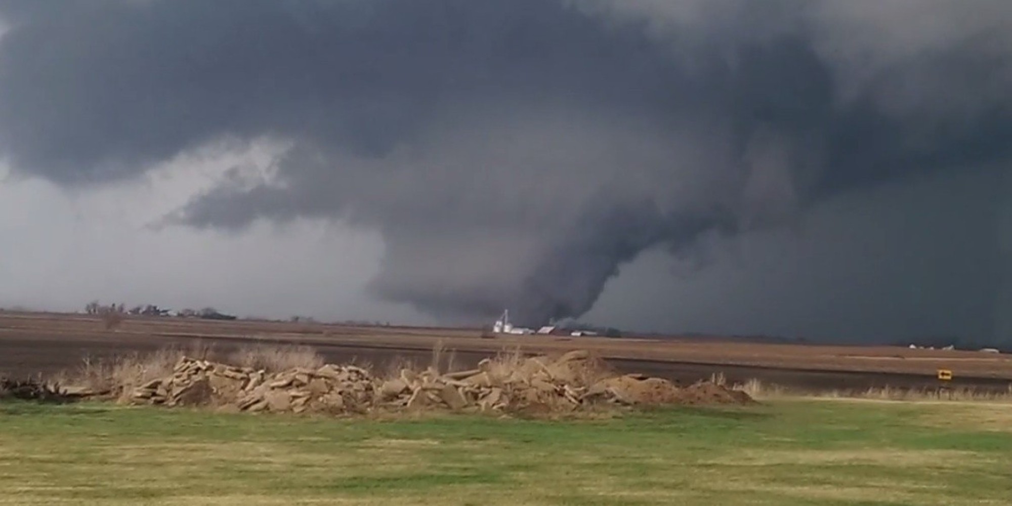 Massive Tornado Hits Northern Illinois, Reports Of Heavy Damage HuffPost