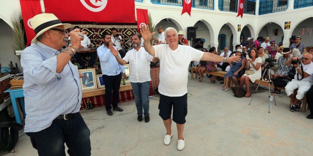 Un barrage dans le village de Hara Kebira sur l'île tunisienne de Djerba, où doit se tenir le pèlerinage juif de la Ghriba, le 4 mai 2015