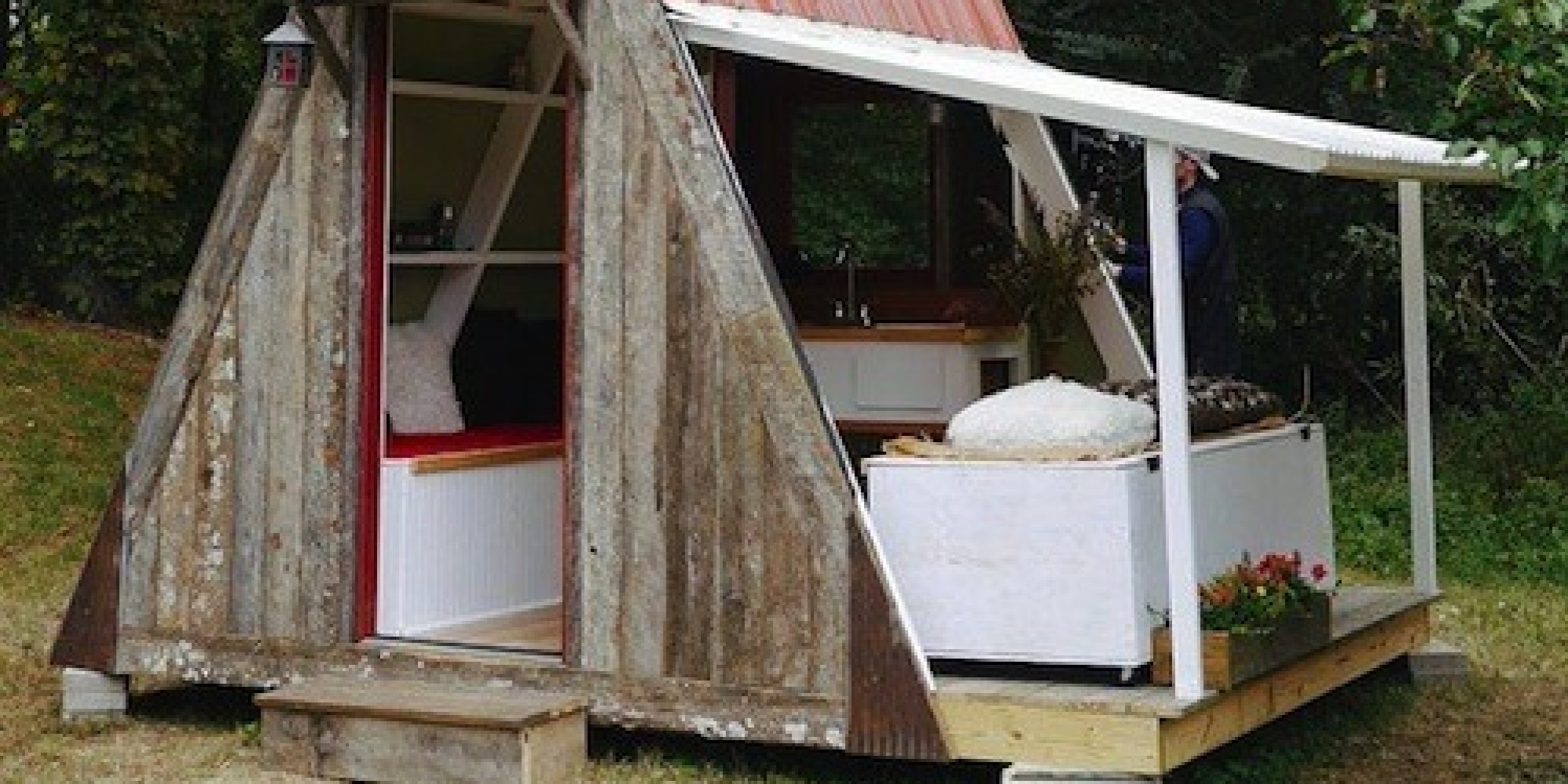 'Damn Simple' Tiny House Costs Just $1,200 To Build ...