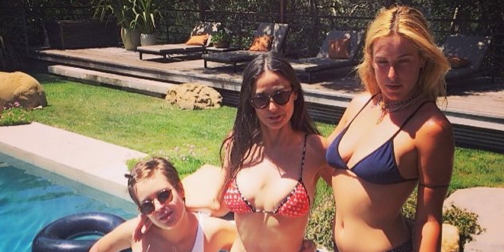 Demi Moore And Daughters Pose Poolside In Their Bikinis | HuffPost