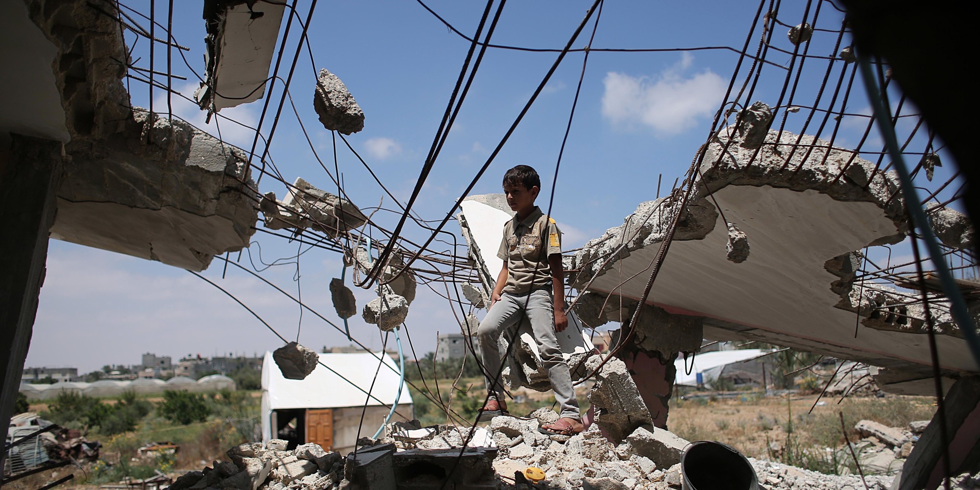 this-is-what-life-in-gaza-looks-like-one-year-after-the-war-huffpost