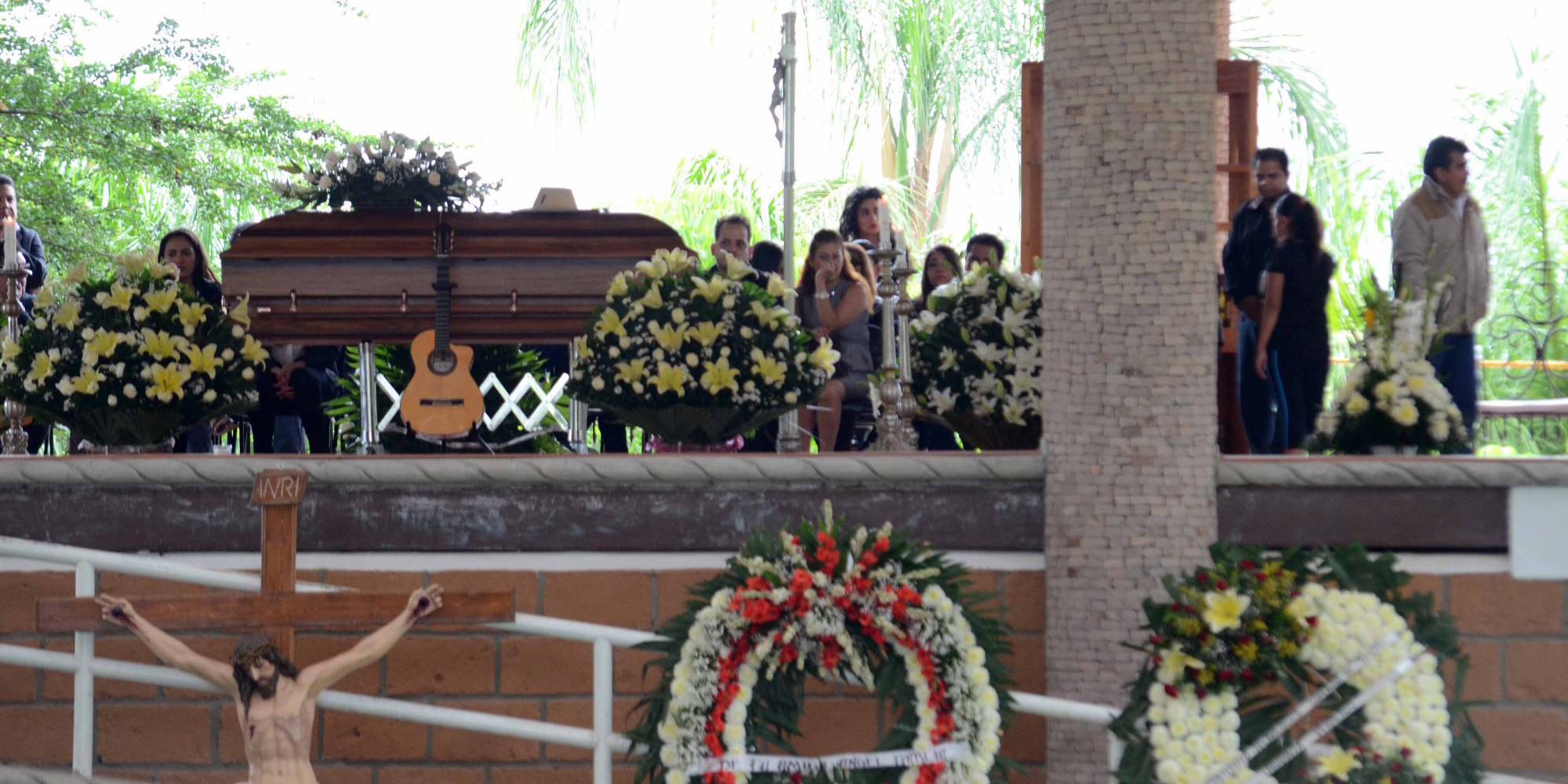 El funeral de Joan Sebastian en su rancho HuffPost
