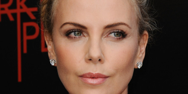 Charlize Theron soll ein kleines Mädchen adoptiert haben