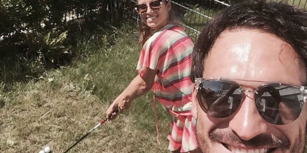 Sie genießen den Sommer im Garten: Cathy und Mats Hummels