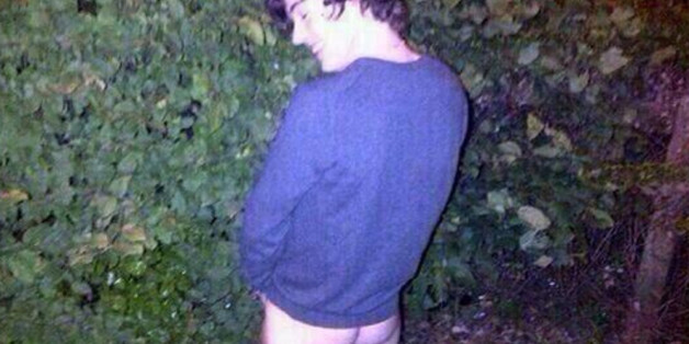 Upps - da hat sich One Direction-Liebling Harry Styles doch glatt beim Wildpinkeln erwischen lassen. Im Vergleich zu anderen Promi-Pinklern ist er noch harmlos