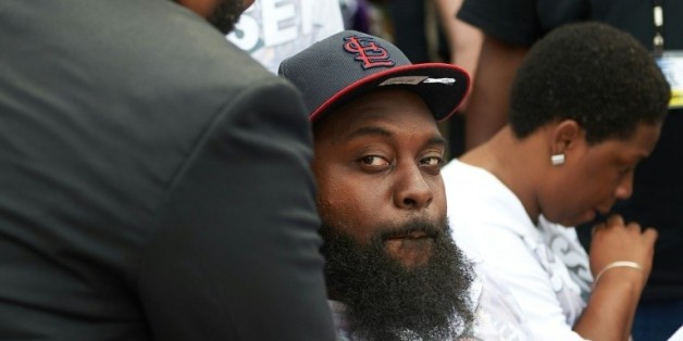 Michael Brown Sr. père de Michael Brown Jr lors de la marche marquant le 1er anniversaire du décès de son fils, le 9 août 2015 à Ferguson dans le Missouri aux Etats-Unis