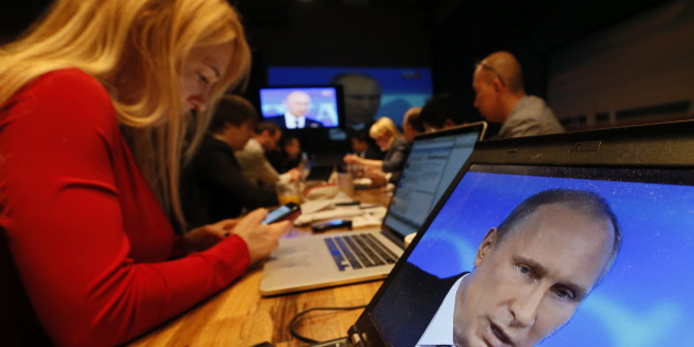 Wie Putins Fernsehen aus mutigen jungen Frauen Verräterinnen macht