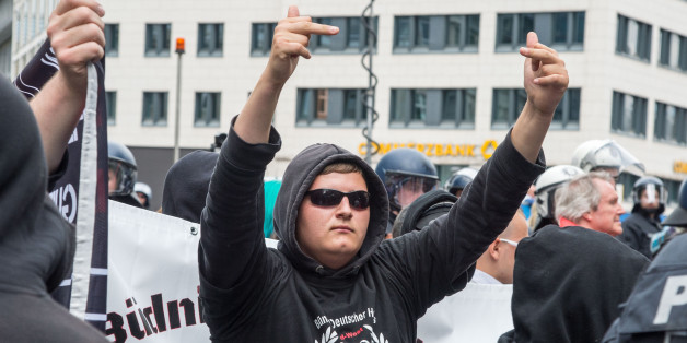 Mit dieser genialen Aktion antworten Künstler auf Dortmunder Neonazis