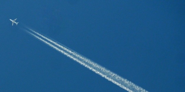 Un avion de ligne indonésien avec 54 personnes à bord a perdu le contact avec le contrôle aérien