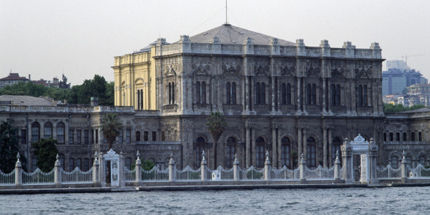 TURKEY - MAY 12: The Dolmabahce Palace, 1842-1853, built by the architects Karabet and Nikogos Balyan, commissioned by Abdul Mecit, Istanbul, Turkey, 19th century. (Photo by DeAgostini/Getty Images)