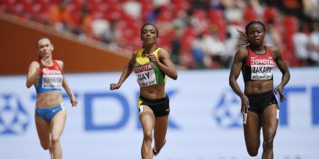 La Kényane Joyce Zakary (d) lors des séries du 400 m aux Mondiaux à Pékin, le 24 août 2015
