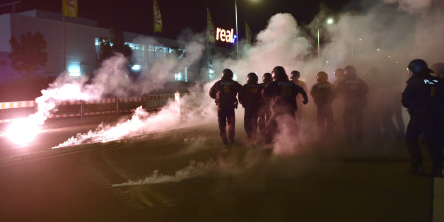 Die Polizei in Heidenau versagte kläglich gegen die Nazis - das ist der