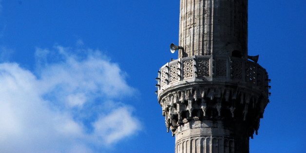 riprendo a pubblicare le foto della Turchia, ero solo al 2° giorno...nella foto la Moschea Blu di Istanbul con uno dei suoi 6 minareti su cui non si affaccia più il muezzin, sostituito da un ottima e poco affascinante amplificazione