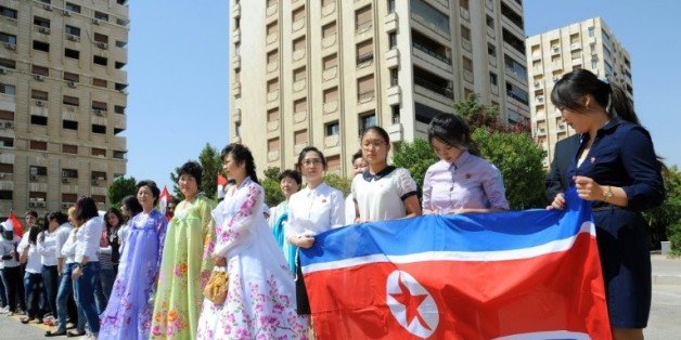 Photographie réalisée par l'Agence de presse officielle syrienne SANA, montrant des responsables syriens et l'ambassadeur nord-coréen à Damas, lors de l'inauguration d'un jardin à la gloire de Kim Il-Sung, le 31 août 2015