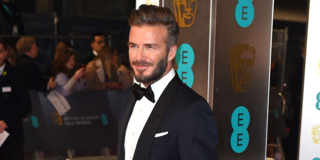 Der 007-Look sitzt bereits, jetzt müsste David Beckham sich nur noch rasieren.