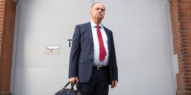 Fußballfunktionär Honig (Uwe Ochsenknecht) muss in den Knast