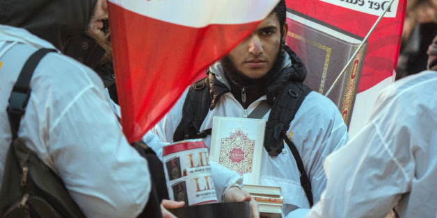 Salafisten wollen Flüchtlinge mit dem Koran anwerben