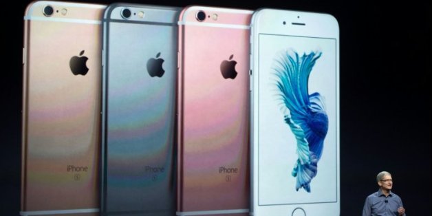 Le patron d'Apple, Tim Cook, présente les nouveaux modèles d'iPhone 6s, le 9 septembre 2015 à San Francisco