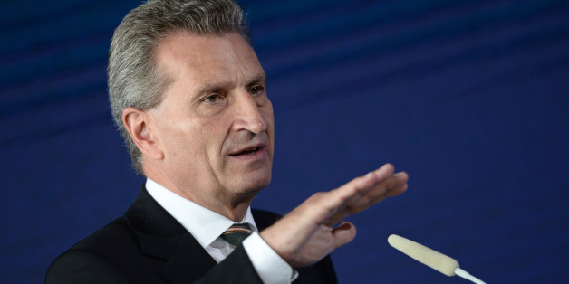 Oettinger kritisiert "falsche Anreize": Deutschland soll Asylbewerbern weniger zahlen
