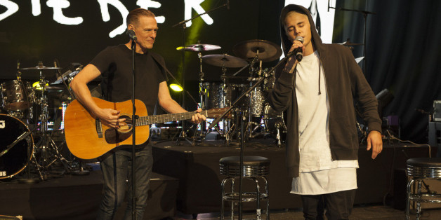 Bryan Adams (l.) mit Justin Bieber bei "Universal Inside 2015" in Berlin
