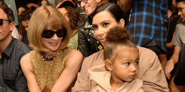Unter den Zuschauern waren neben Kim Kardashian und Tochter North West auch "Vogue"-Chefredakteurin Anna Wintour.