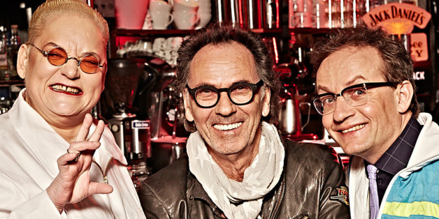 Hella von Sinnen, Hugo Egon Balder und Wigald Boning freuen sich über Neuzugang Désirée Nick (v.l.n.r.).