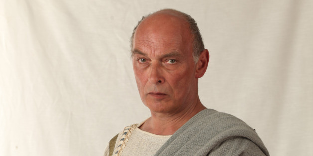 Den strengen Blick konnte James Faulkner bereits für seinen Part in der Serie "Ben Hur" üben