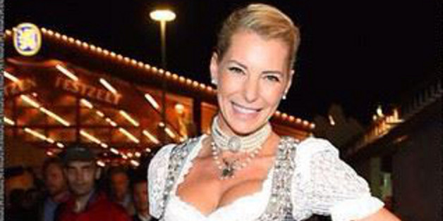 Gulia Siegel weiß, wie man sein Dekolleté zur Wiesn in Szene setzt