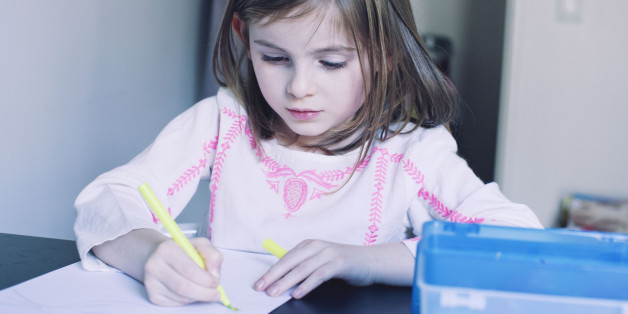 Eine Mutter kritisiert Lehrmethoden der Grundschule und erntet größte Zustimmung im Netz