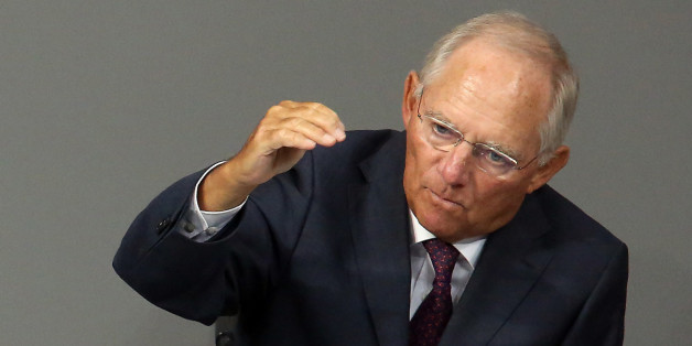 Finanzminister Wolfgang Schäuble muss für Flüchtlingshilfen den Haushalt kürzen.