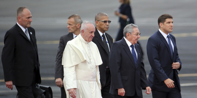 HAVANA, CUBA - SEPTEMBER 19: Pope Francis (L) nad Cuban President Raul Castro wlak durinh the Pope's arrival to Jose Marti International Airport on September 19, 2015 in Havana, Cuba. Pope Francis is on a three days visit to the island where he will be traveling to Holguin, Santiago de Cuba al El Cobre, the visit includes a meeting with Cuban President Raul Castro and a Mass at Revolutiion Square. (Photo by Ernesto Mastrascusa/LatinContent/Getty Images)