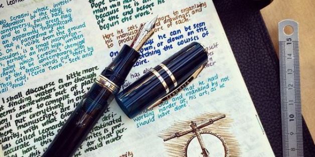 Ses carnets remplis d'écriture au stylo à plume vont vous donner envie de faire pareil