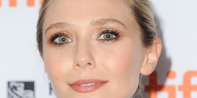 Mit der richtigen Technik kann jeder lange, definierte Wimpern, wie Schauspielerin Elizabeth Olsen, zaubern.