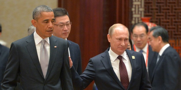Russian President Vladimir Putin, right, passes by US President Barack Obama at the Asia-Pacific Economic Cooperation (APEC) Summit, Tuesday, Nov. 11, 2014 in Beijing. (AP Photo/RIA Novosti, Presidential Press Service)