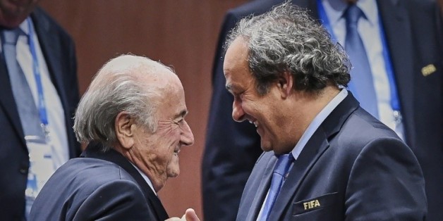 Le président de la Fifa Sepp Blatter avec son homologue de l'UEFA Michel Platini, le 29 mai 2015 à Zurich © AFP/Archives MICHAEL BUHOLZER